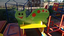Детская лавочка (скамейка) для улицы и дачи в виде улитки с установкой на детской игровой площадке