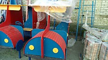 Детский автомобиль для улицы и дачи, с установкой на детской игровой площадке